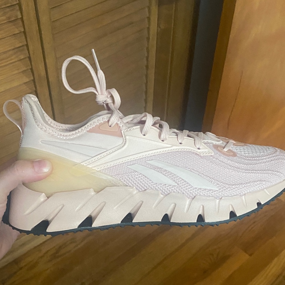 Reebok Pink Sneakers for Stylish Comfort